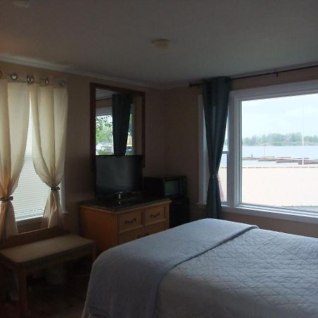 Hills Motel & Marina Alexandria Bay Exterior photo