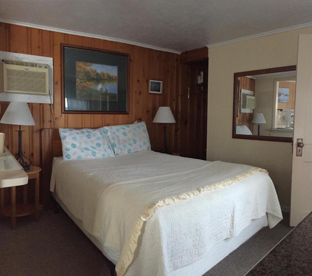 Hills Motel & Marina Alexandria Bay Exterior photo